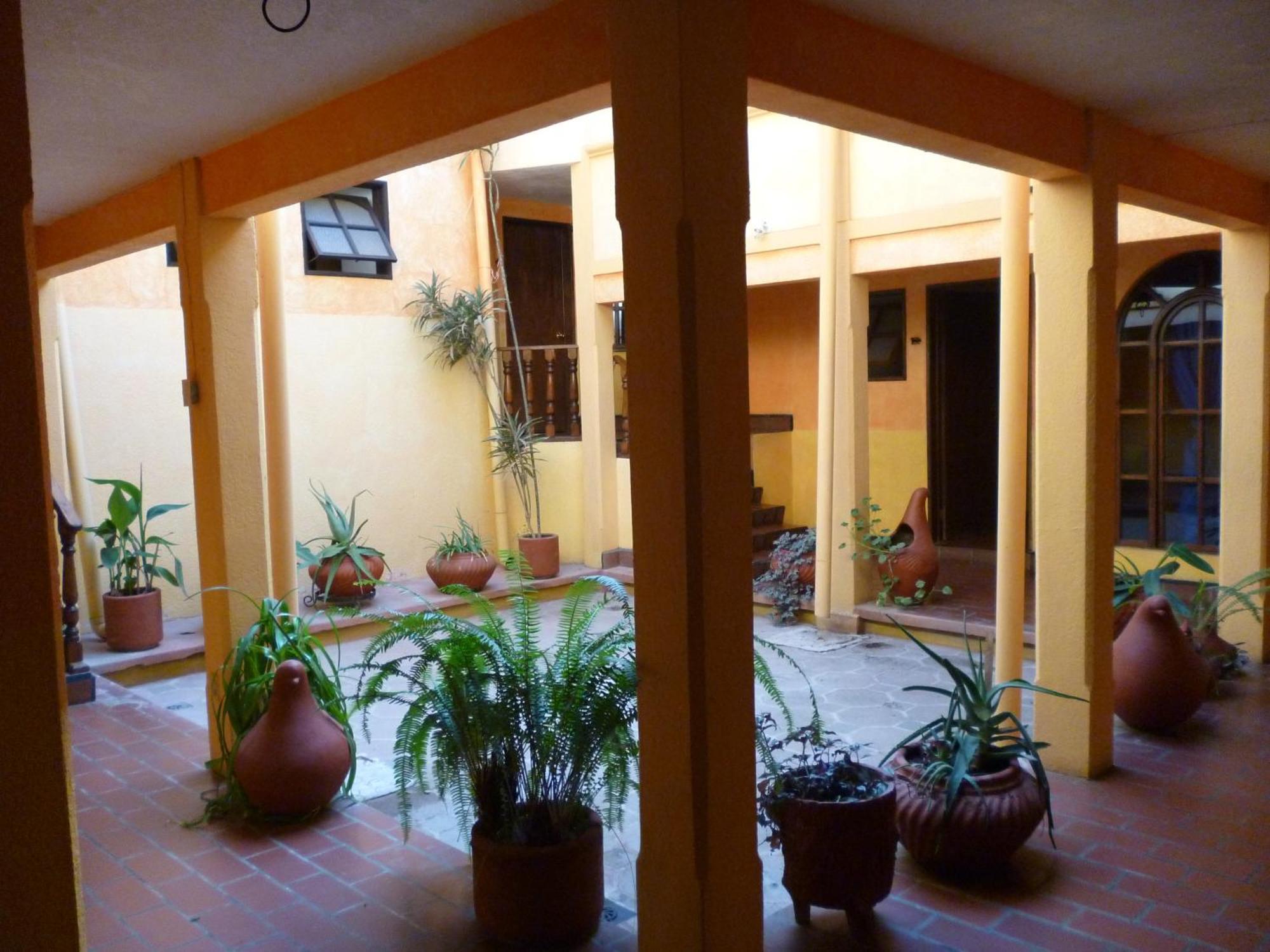 Hotel Plaza Santo Domingo San Cristóbal de Las Casas Buitenkant foto