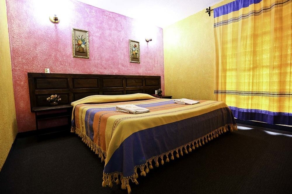 Hotel Plaza Santo Domingo San Cristóbal de Las Casas Buitenkant foto