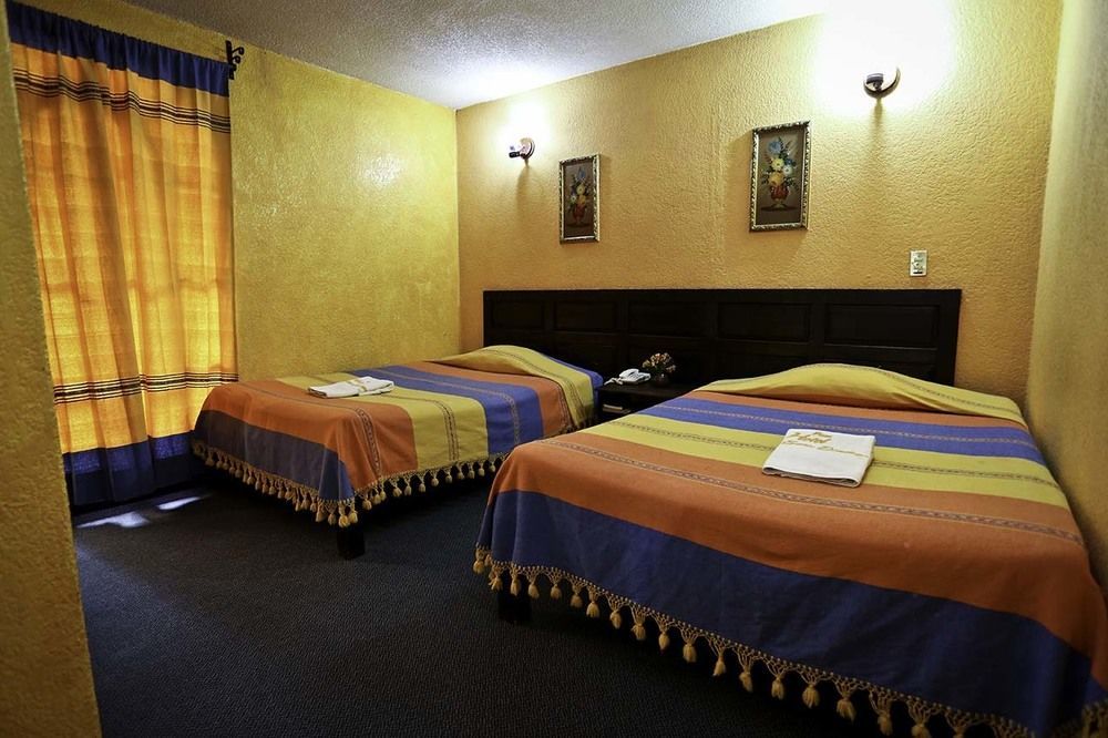Hotel Plaza Santo Domingo San Cristóbal de Las Casas Buitenkant foto