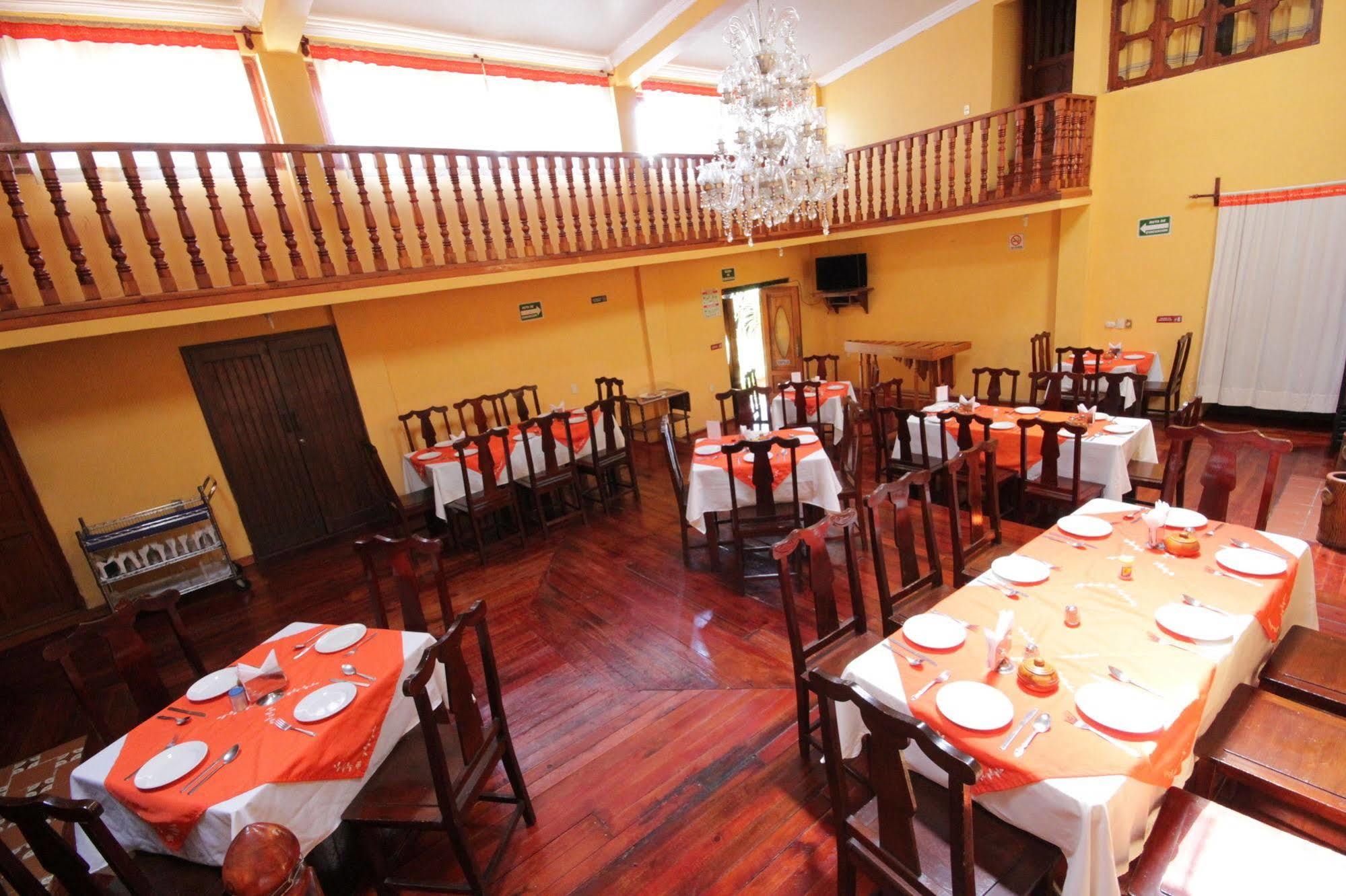 Hotel Plaza Santo Domingo San Cristóbal de Las Casas Buitenkant foto