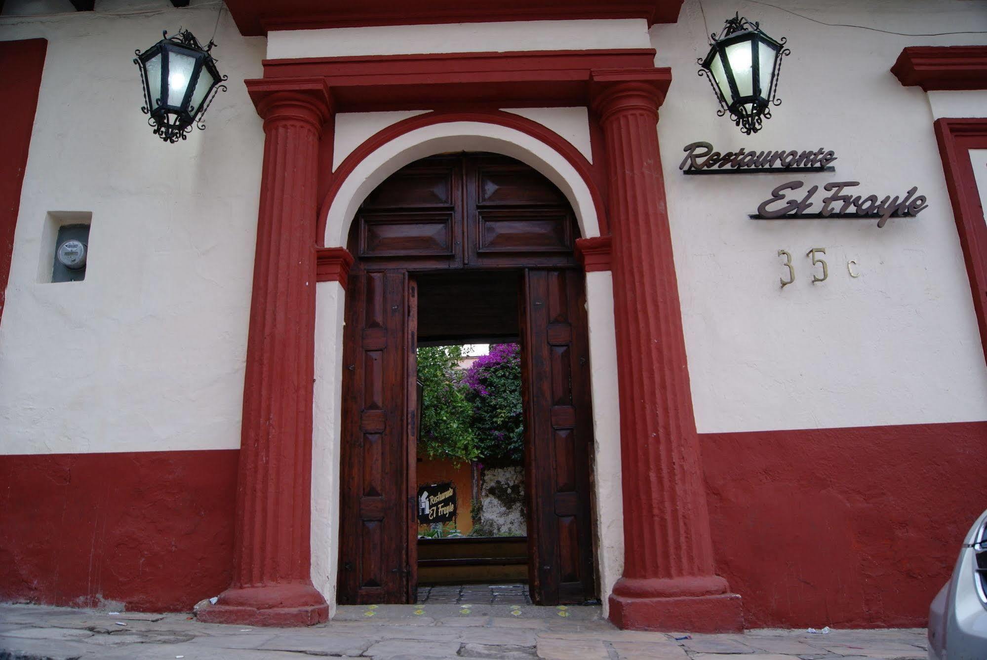 Hotel Plaza Santo Domingo San Cristóbal de Las Casas Buitenkant foto