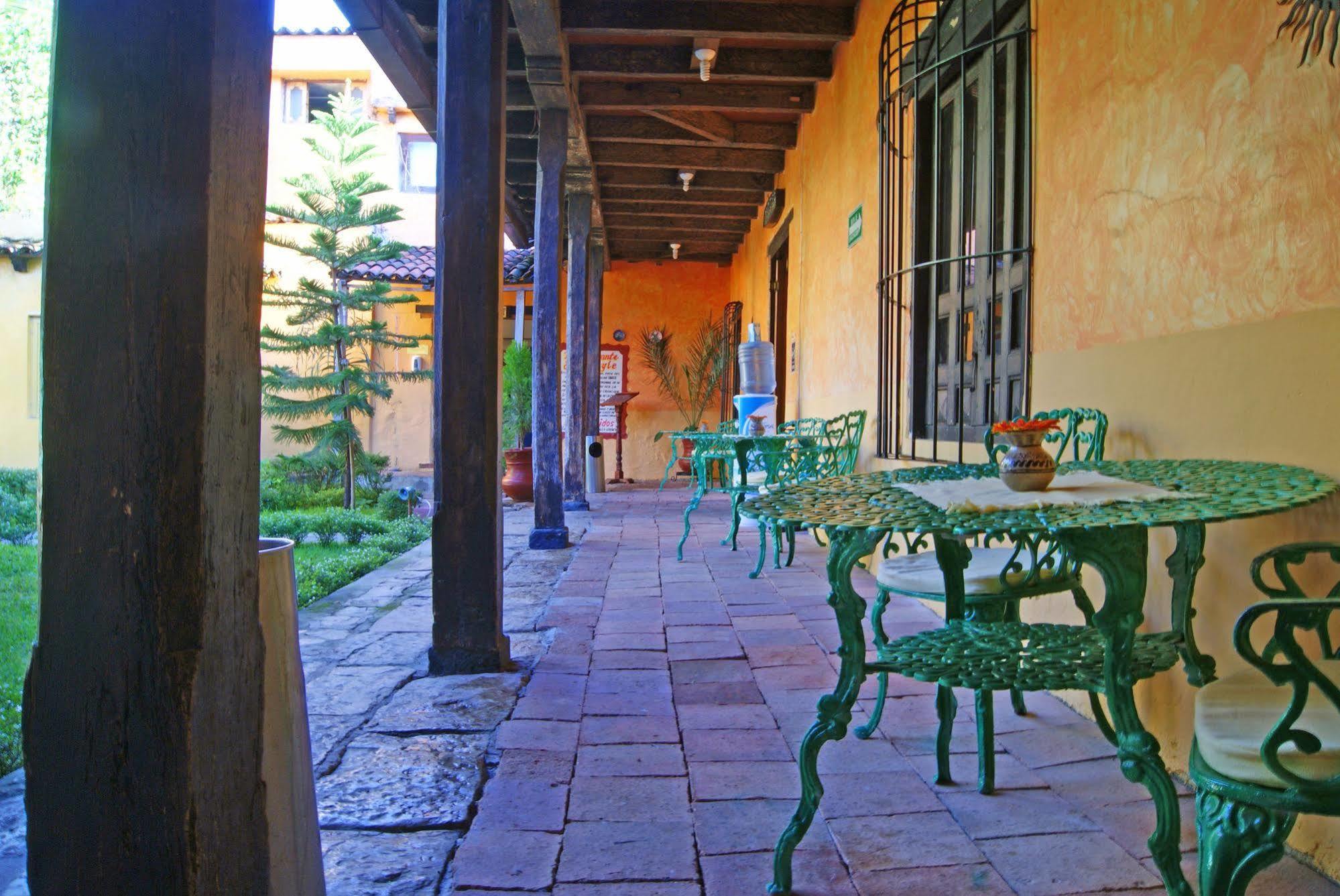 Hotel Plaza Santo Domingo San Cristóbal de Las Casas Buitenkant foto