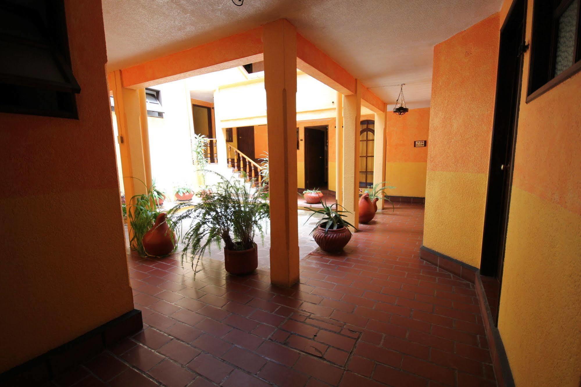 Hotel Plaza Santo Domingo San Cristóbal de Las Casas Buitenkant foto